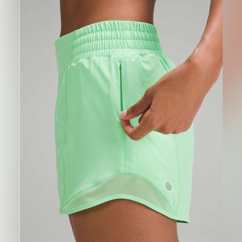 🍋Lululemon🍋 | Hotty Hot Low-Rise Lined Short 4" in pistachio - Picture 3 of 10